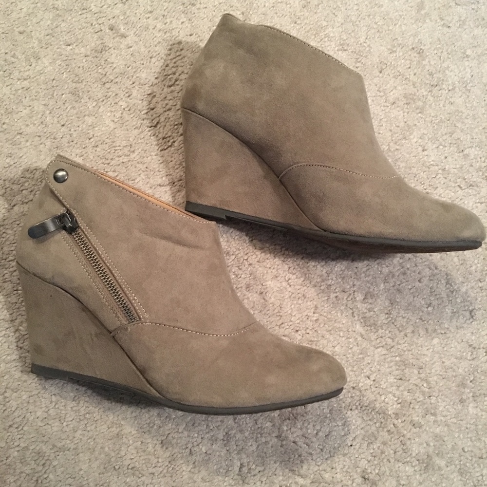 CL by Laundry wedges